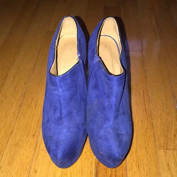 Blue suede Ankle Heel Booties - Picture 2 of 3